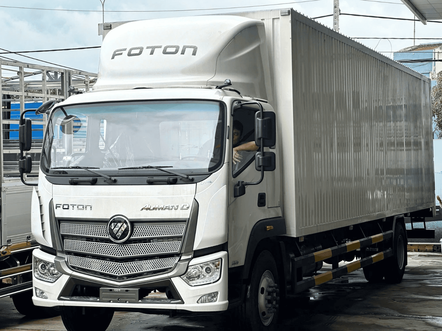 xe-tai-foton-auman-c240-thung-container-may-cummins- 1